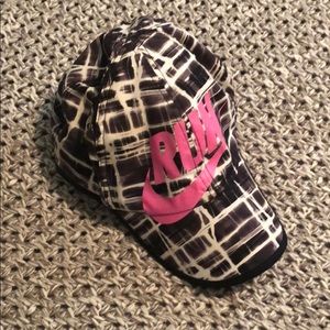 Nike run dri-fit cap.